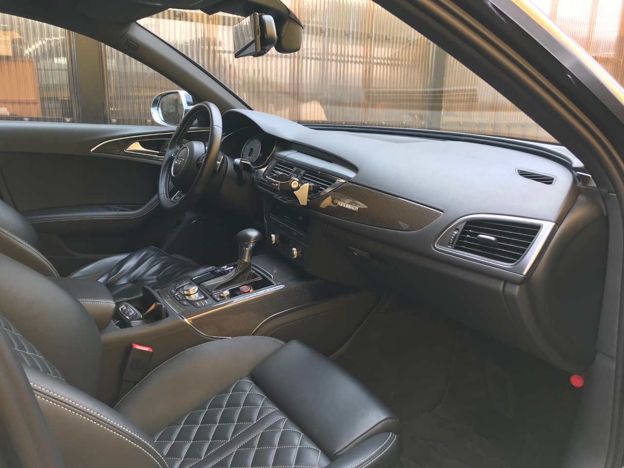 Audi S6 カスタム多数のアウディかっこいいです カスタムカー製作 新車 中古車販売 株式会社ブル